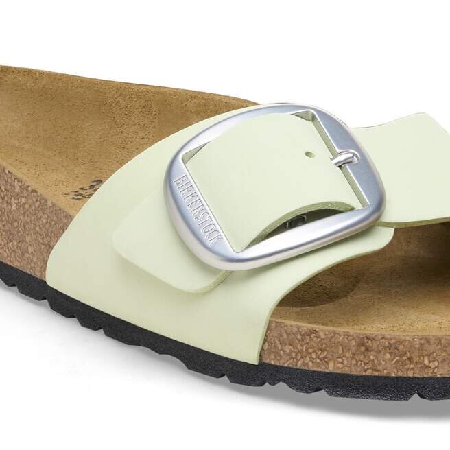 Madrid mit Big Buckle aus Nubukleder Madrid mit Big Buckle aus Nubukleder